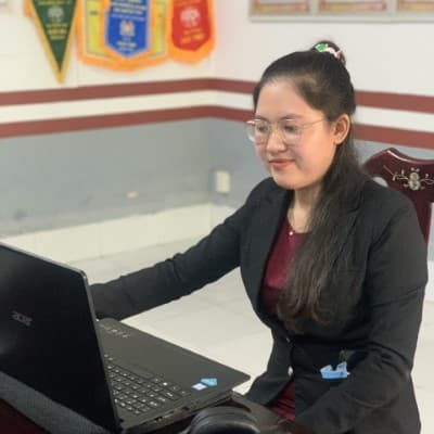 Cô Nguyễn Trần Thủy Tiên